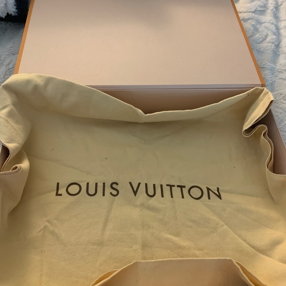 Louis Vuitton tote bag - Picture 5 of 9